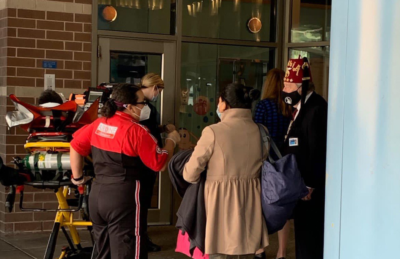 Menor quemado por explosión de cohetería ilegal en Santa Ana llega a Hospital Shriners en EE.UU. menor-quemado-por-explosion-de-coheteria-ilegal-en-santa-ana-llega-a-hospital-shriners-en-eeuu